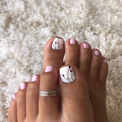 whos ready   fresh pedicure summer     toes
