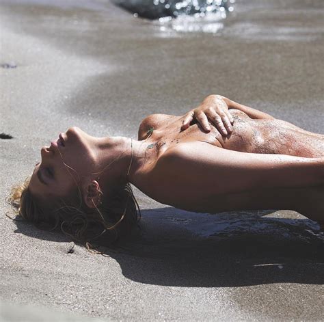 naked stella maxwell added 07 19 2016 by momusicman