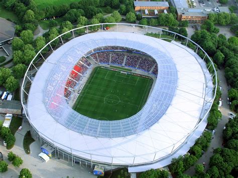 hdi arena es  estadio de futbol ubicado en la ciudad de hannover capital del estado federal
