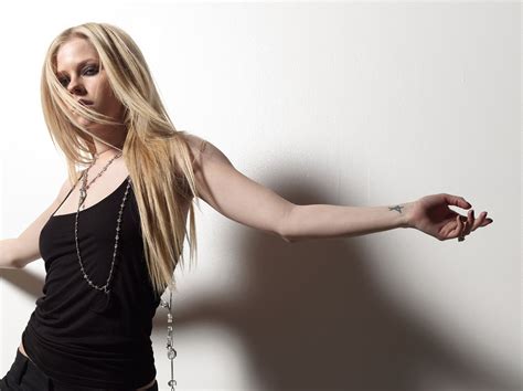 female singers avril lavigne pictures gallery 18