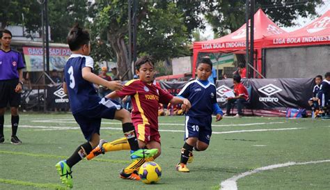 Persaingan Liga Bola Indonesia Semakin Ketat Foto
