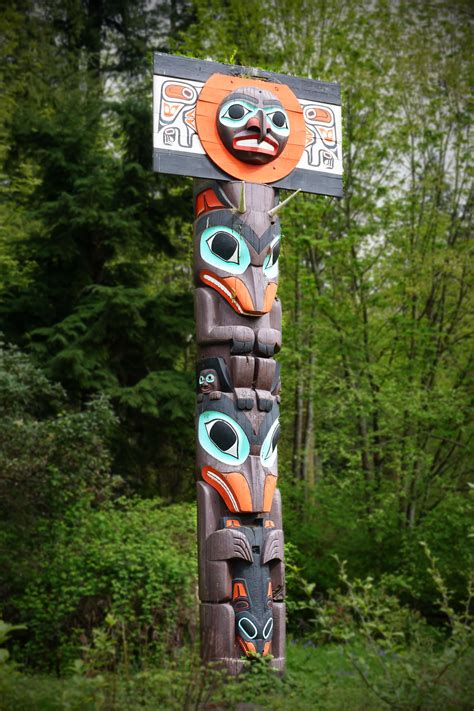 provinces  popular attractions   group  ten totem poles  brockton point