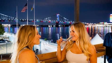 philly s best bars and restaurants on the delaware river visit philadelphia