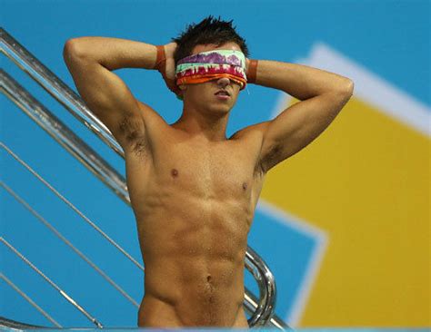 Tom Daley S Fans In A Frenzy As Olympic Diver Gains Over A Million