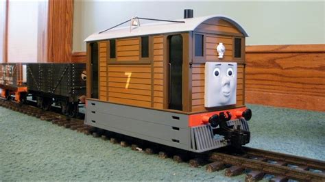 bachmann large scale toby  tram engine review  youtube
