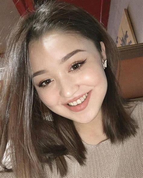 Mendadak Viral Ini 5 Potret Dayana Wanita Asal Kazakhstan Yang Cantik
