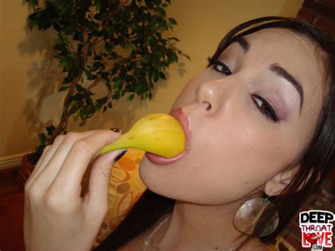 deep throat bananas latinas sexy pics
