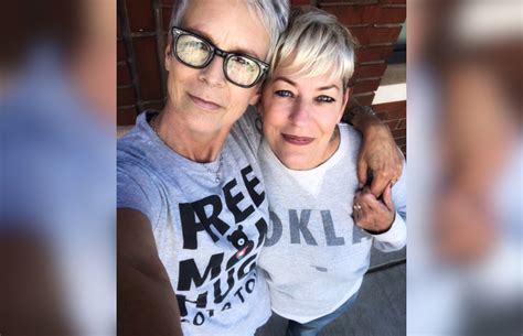 Jamie Lee Curtis To Make Film About Stand In Mother At