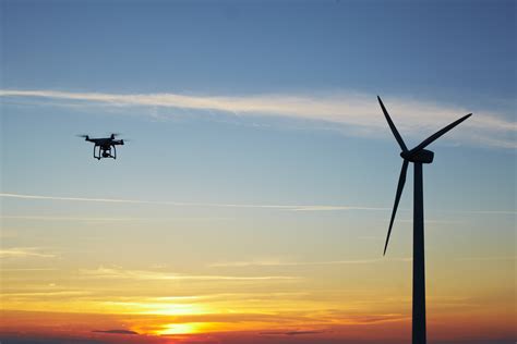 wind turbine drone inspection set    billion dollar industry