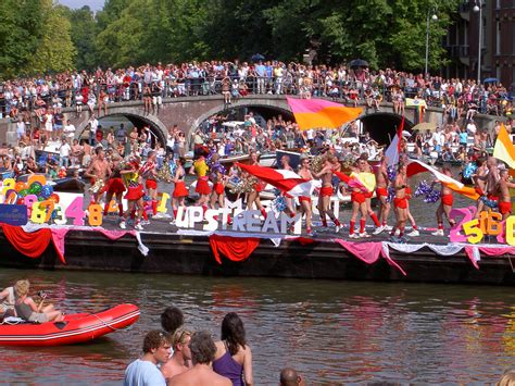 file amsterdam gay pride 2004 canal parade 009 wikimedia commons