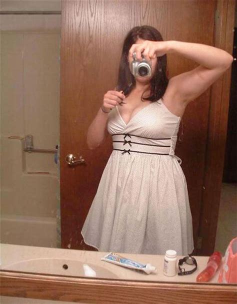 72 Of The Worst Selfie Fails By People Who Forgot To Check