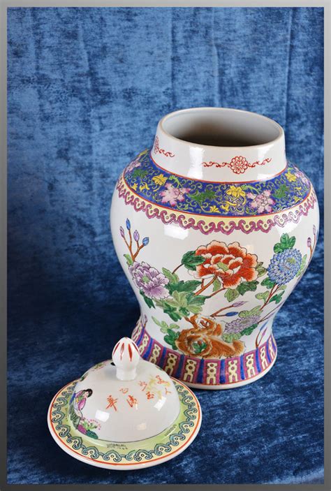 antiques atlas antique chinese porcelain china vase urn jar