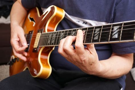 musik gitarre spielen lizenzfreie bilder kostenloser support