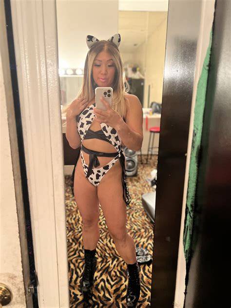 Sia Sex Work Podcast Host On Twitter Ummmmm This Outfit Though How