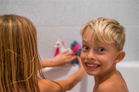 Dad Says Its Weird That His Twins Still Take Baths Together