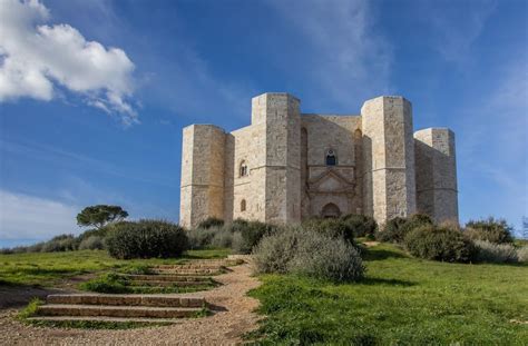castel del monte  puglia italy italia castelli luoghi misteriosi