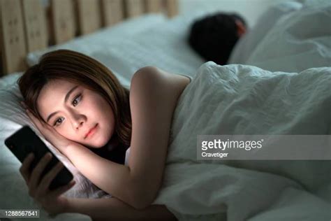 Asian Cheating Wife Photos Et Images De Collection Getty Images