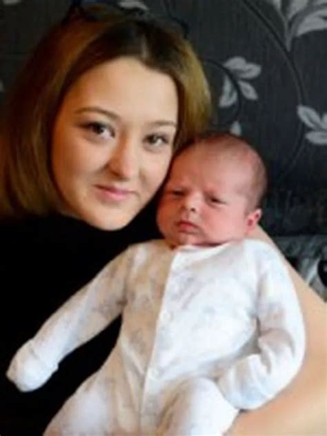 Brave Daughter Gives Birth Weeks Early So Mum 43 Dying Of Alzheimer S