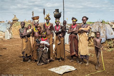 Massimo Rumi S Photographs Show Ethiopia S Omo Valley Tribesmen Daily