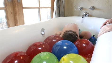 Vidéos Et Rushes De Sister Bath Getty Images