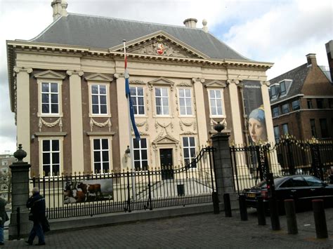 intermittent tourist  hague mauritshuis museum binnenhof