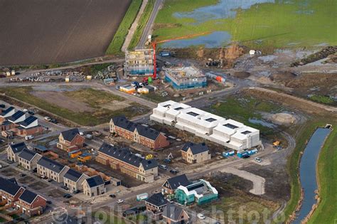 hollandluchtfoto de komende jaren wordt druk gebouwd  de nieuwe woonwijk polderwijk