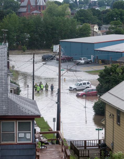 Corbett Visits Flood Damaged Areas In Western Pennsylvania