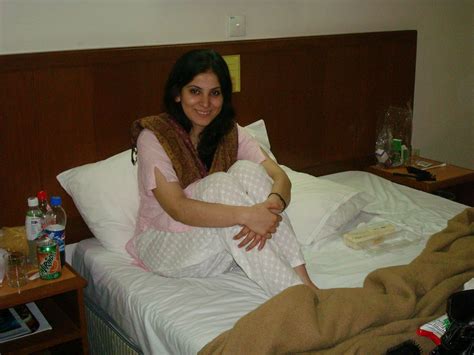 las vegas aunty in hotel photos ~ pakistani beauties indian girls nri girls