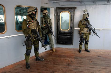spanish special operations forces sof soldiers partner    marine assigned