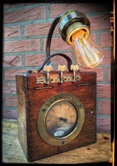 steampunk tischlampe aus holz messing leder art deco vintage loft