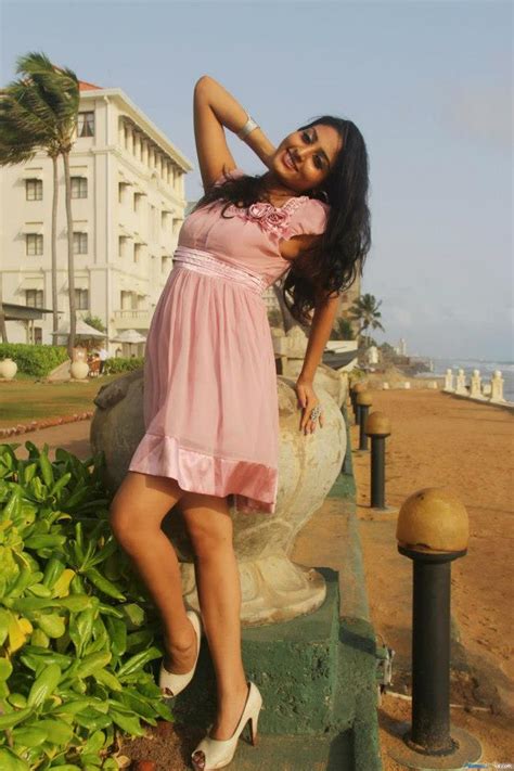sri lankan models and actress vinu siriwardana