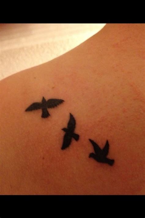 stunning bird tattoos   symbolic meanings