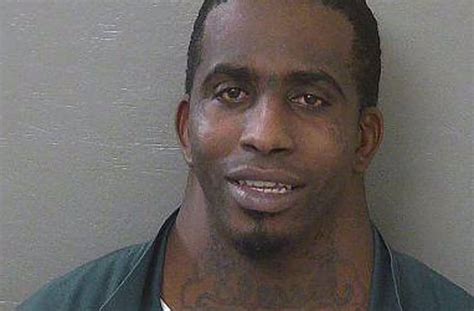 Man S Mugshot Goes Viral Due To His Unusually Large Neck