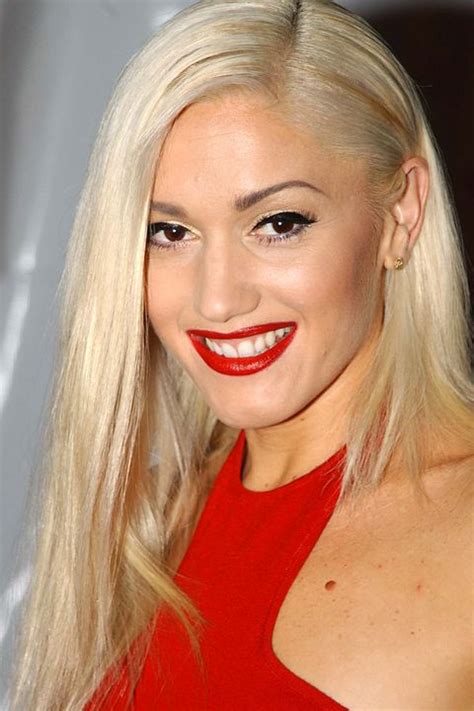 30 Most Iconic Red Lip Looks Of All Time Celebrity Red Lipstick Ideas