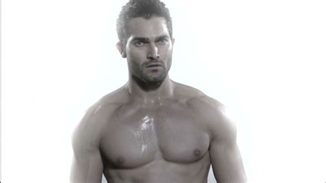 shirtless tyler hoechlin in teenwolf fit males shirtless