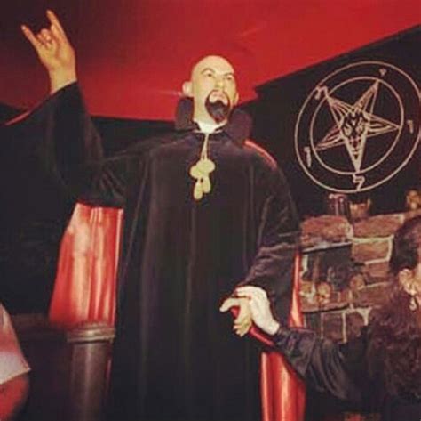 tradcatknight hillary clinton is a satanist illuminati defector