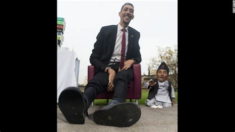 World S Tallest Man Meets World S Shortest Man