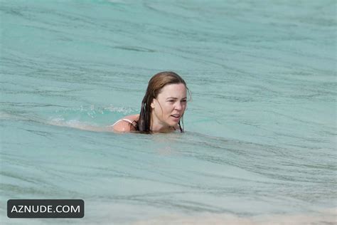 Melissa George Shows Off Her Figure While Out Vacationing