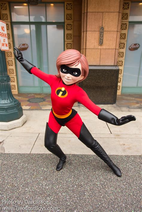 mrs incredible at disney character central