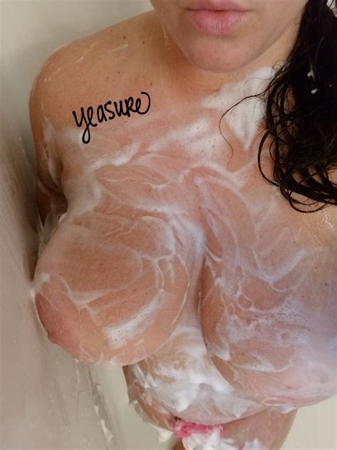 Loofah In Pussy Nips On Cold Bathroom Wall ðŸ˜ [f33] Porn