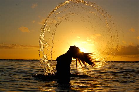 girl playing   water beautiful hd wallpaper