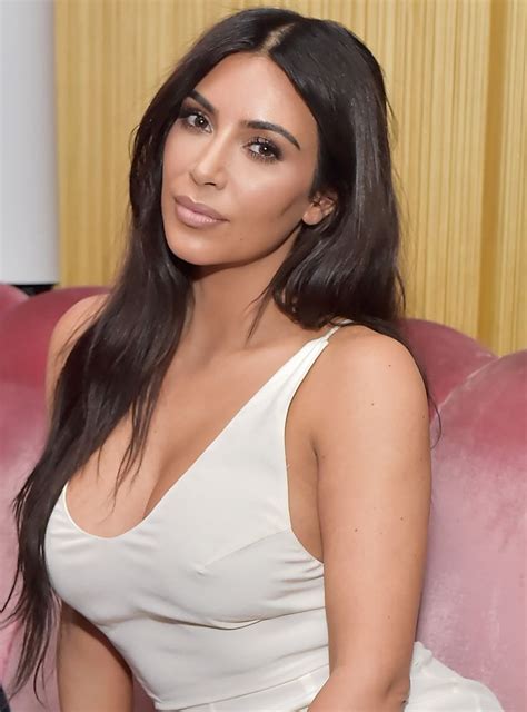 kim kardashian just dyed her hair red—and she looks so