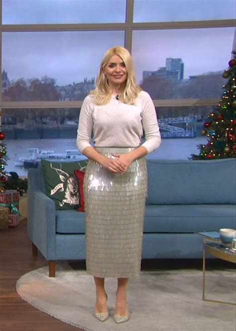 holly willoughby sequin skirt viewers delighted with
