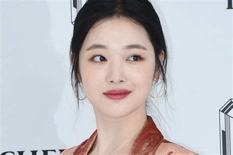 k pop star sulli found dead at home in south seoul