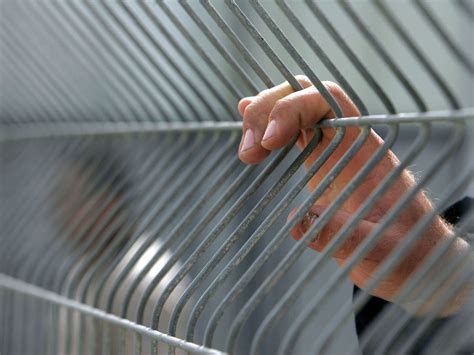 prisoners escape  el salvador jail  prizing open bars   hands  independent