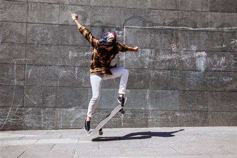 Meet The All Girl Skateboard Crew The Brujas Of The Bronx Glamour