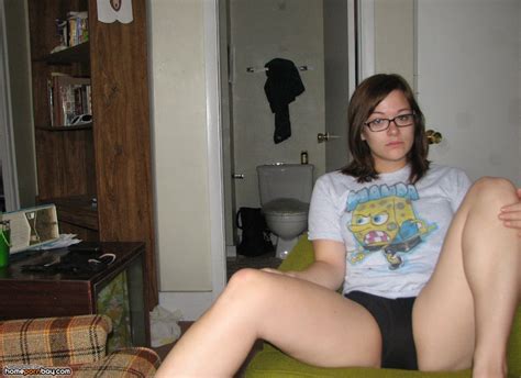 nerdy amateur gf posing naked home porn bay