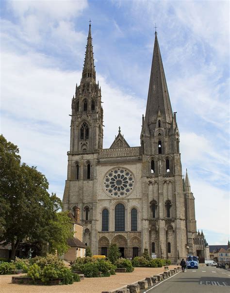 chartres cathedral construction started