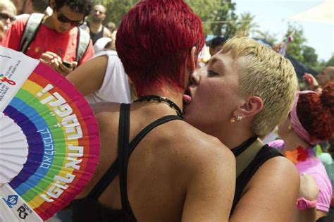 Gay Pride Parade In Tel Aviv Chron