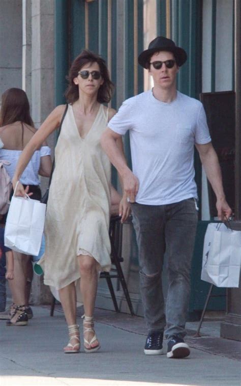 sophie hunter proves   chicer  keeping  simple   heat